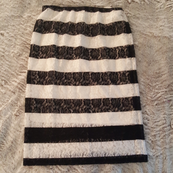 NWT Elle black-white striped lace skirt sz 4 - Picture 1 of 7